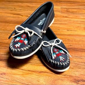 Minnetonka Blue Leather size 8 Women's Thunderbird Moccasin